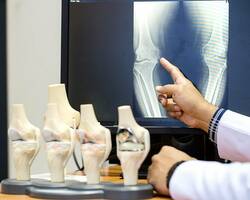 Quelles pathologies du genou la chirurgie orthopédique peut-elle corriger ?