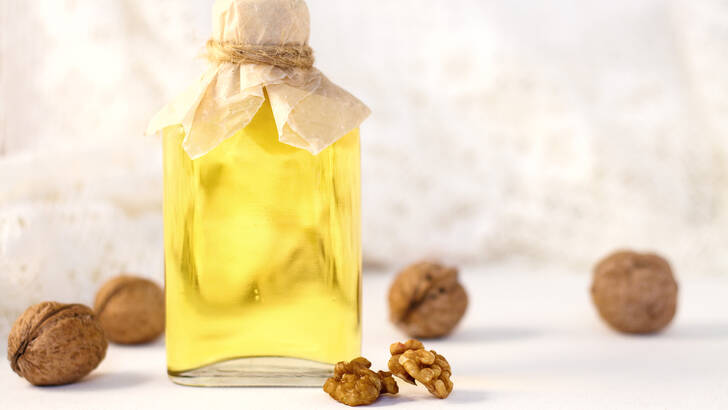 Pourquoi l'huile de jojoba est-elle idéale pour votre peau ?